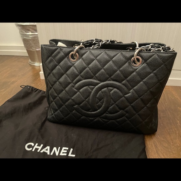 Chanel tote - Picture 4 of 15